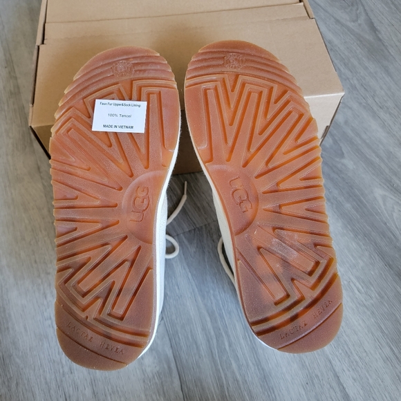 UGG Neumel Natural Boot - Picture 7 of 8